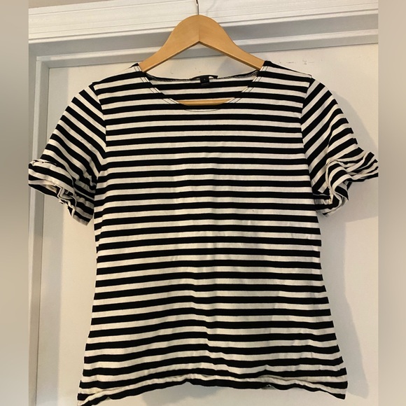 J. Crew Ruffle-Sleeve T-shirt in Stripe Small Black White Preppy Nautical B117 - Picture 3 of 10